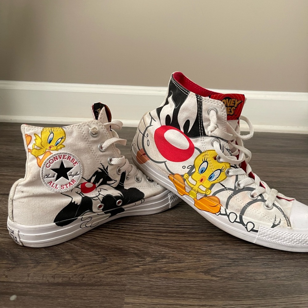 LOONEY TUNES✨ Converse